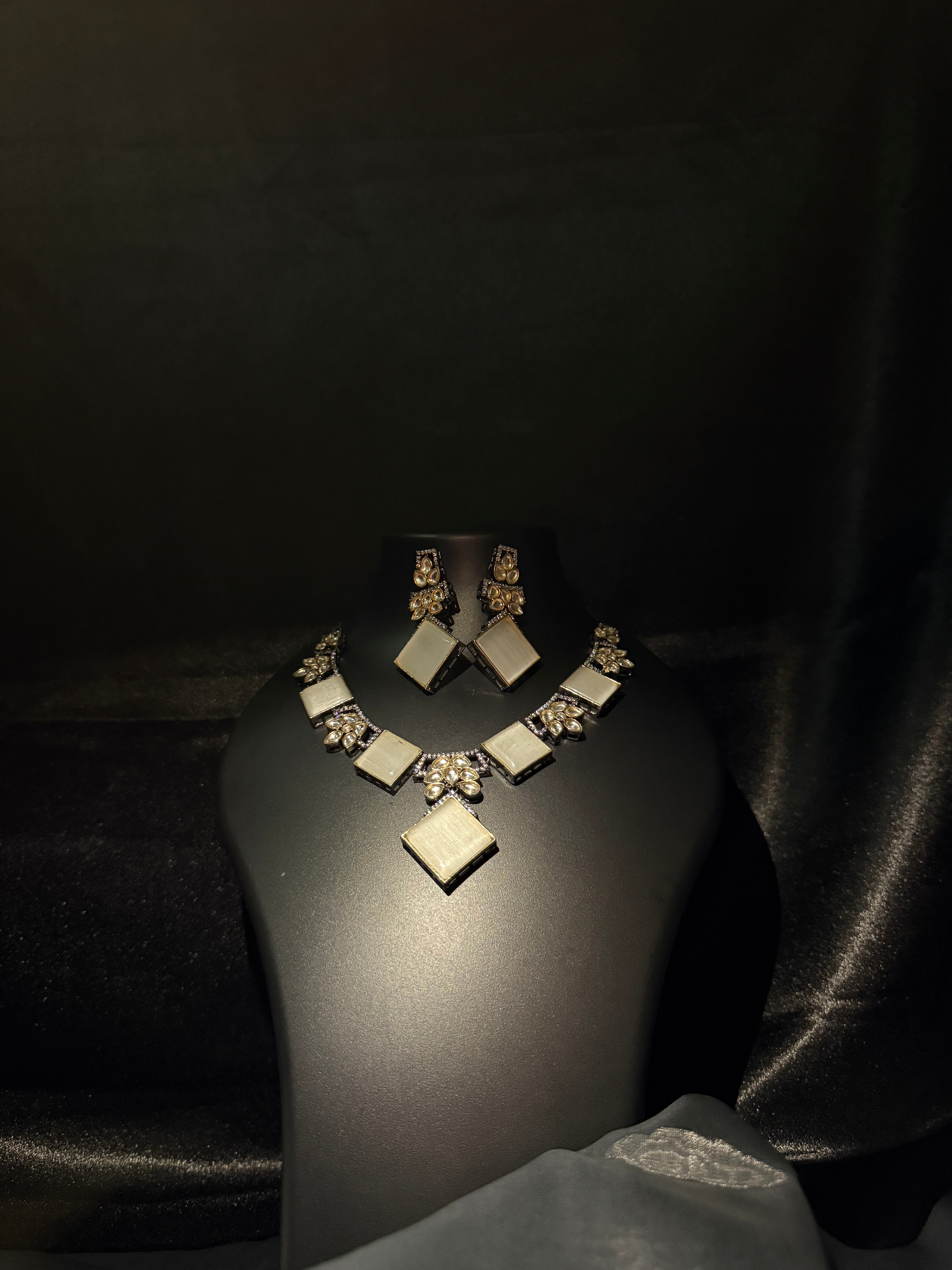 Opulent Heirloom Choker